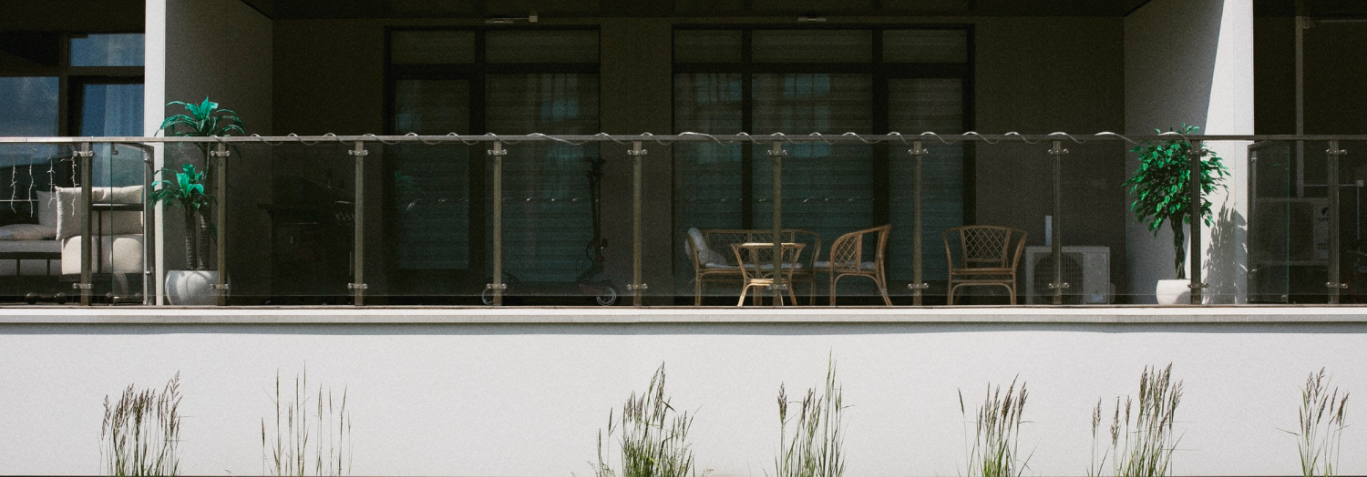 5 Benefits of Installing Glass Balustrades in Modern Homes