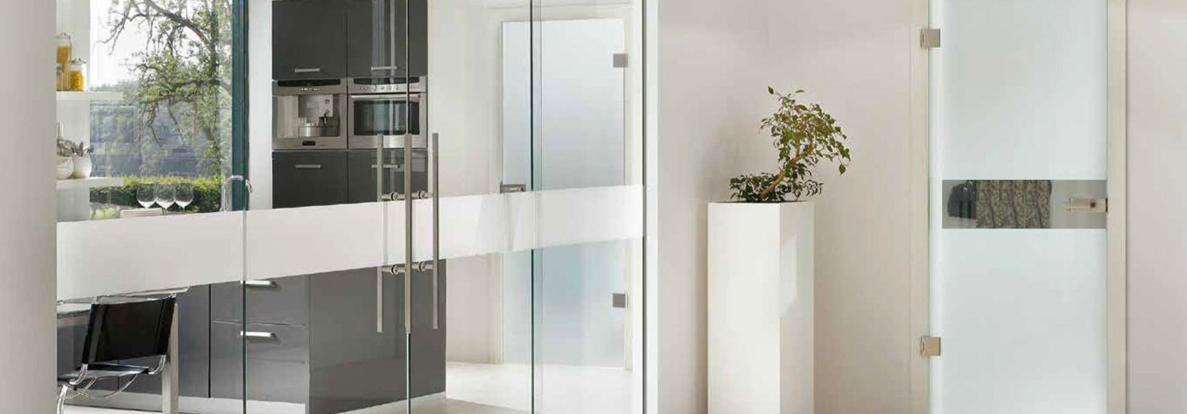 How To Choose The Correct Frameless Aluminum Glass Doors For Home