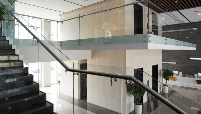 5-benefits-of-installing-glass-balustrades-in-modern-homes-banner-3-1755775087