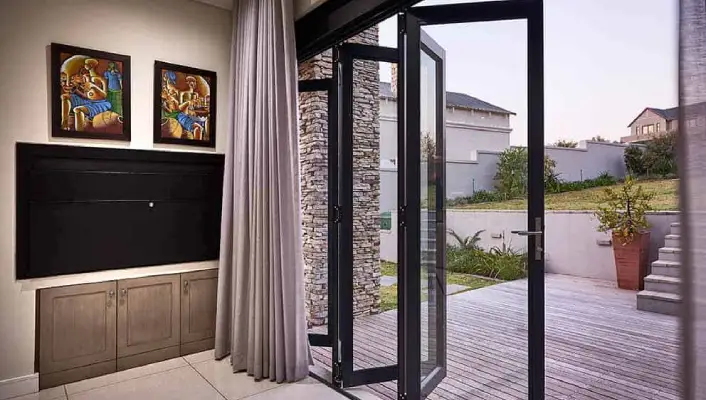 aluminium-folding-doors-1653509746